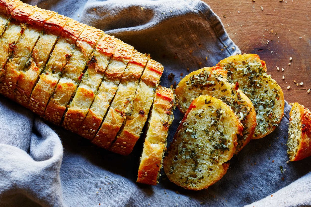 What Goes Good With Garlic Bread? Top 3 Delicious Recipes