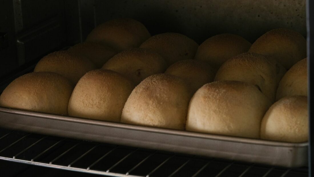 what temperature to bake bread