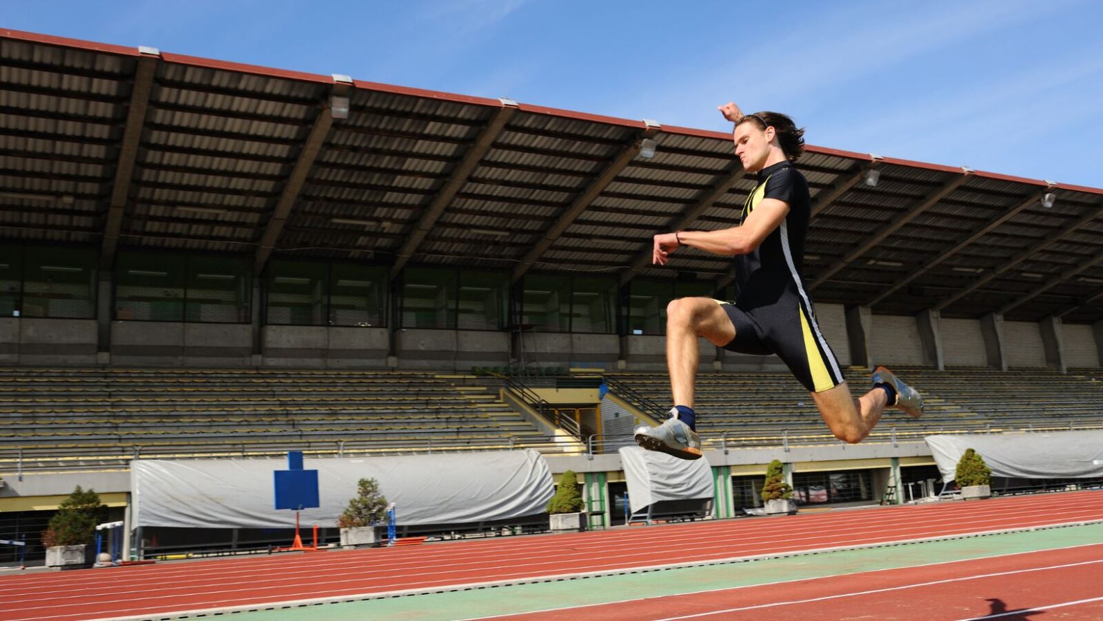Mastering the Perfect Cara Mendarat Yang Benar Pada Lompat Jauh Adalah