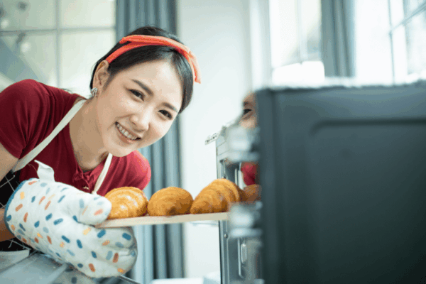 moving to a new city, baking comfort desserts, cozy desserts for new home, build local connections, baking tips for newcomers, social benefits of baking, home comfort recipes, discover new city through baking, best desserts for feeling at home, baking community inclusion