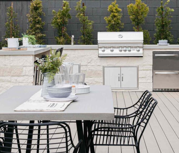 outdoor kitchen ideas, luxury outdoor kitchen, high-end outdoor kitchen design, outdoor kitchen appliances, modern outdoor kitchen, outdoor kitchen renovation, custom outdoor kitchen, outdoor grill setup, outdoor kitchen countertops, upscale outdoor kitchen